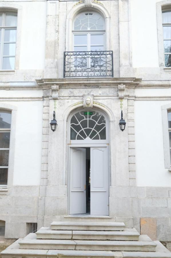 La Maison De La Duchesse De La Valliere - Chambre Rosaline - Parking Prive Gratuit Mons Luaran gambar